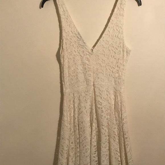 White Lace V-Neck Dress - Picture 4 of 4